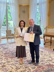 Ambasador Azerbejdżanu dr Nargiz Gurbanova odznaczona Medalem Uniwersytetu Warszawskiego